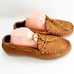 Minnetonka Mens Leather Slippers Tan Like new Size 11
